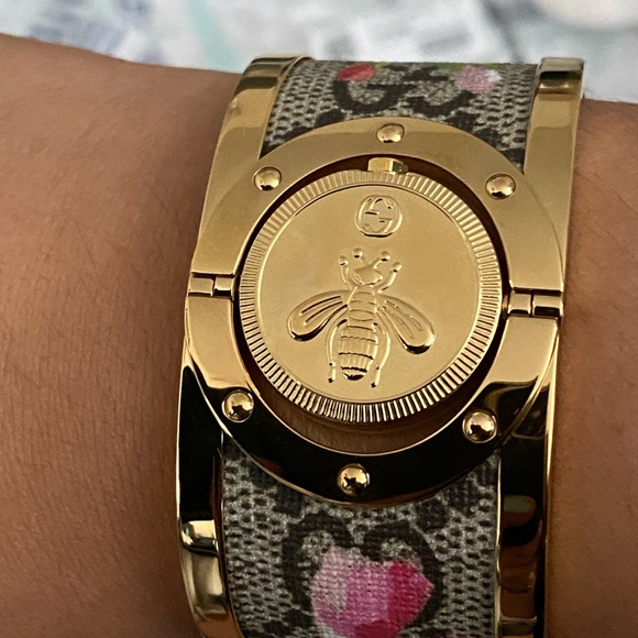 NWT Authentic Gucci Bracelet Watch Gold - Picture 6 of 11
